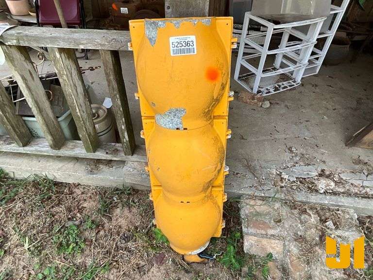 CASTED METAL TRAFFIC LIGHT WITH EXTRA LENS