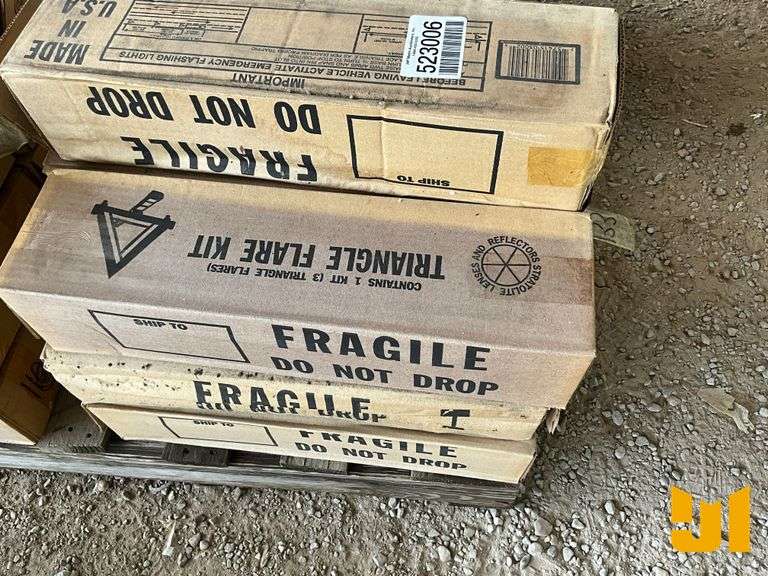 UNUSED TRIANGLE FLARE KITS