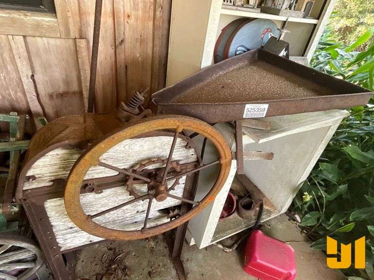 JOHN DEERE CORN SHELLER