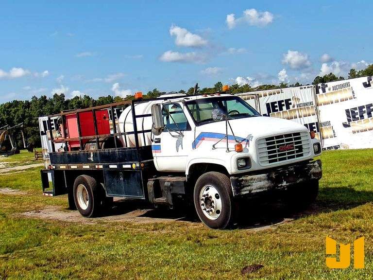 1999 GMC 6500 S/A HOT WATER PRESSURE WASHER TRUCK VIN: 1GDJ7H1C7XJ507971