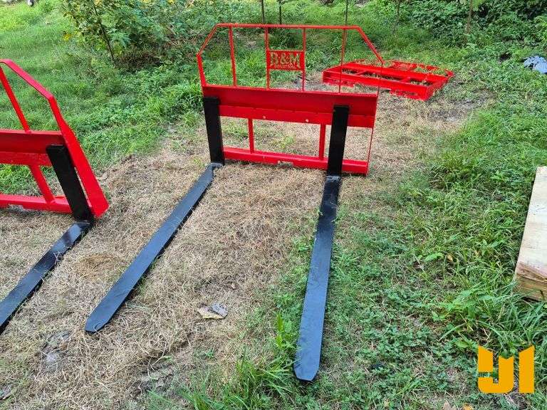 UNUSED 2025 B&M INDUSTRIAL 60 IN. FORKS W/ MAST