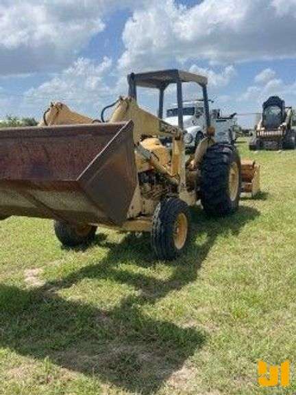 FORD 545C TRACTOR W/ LOADER