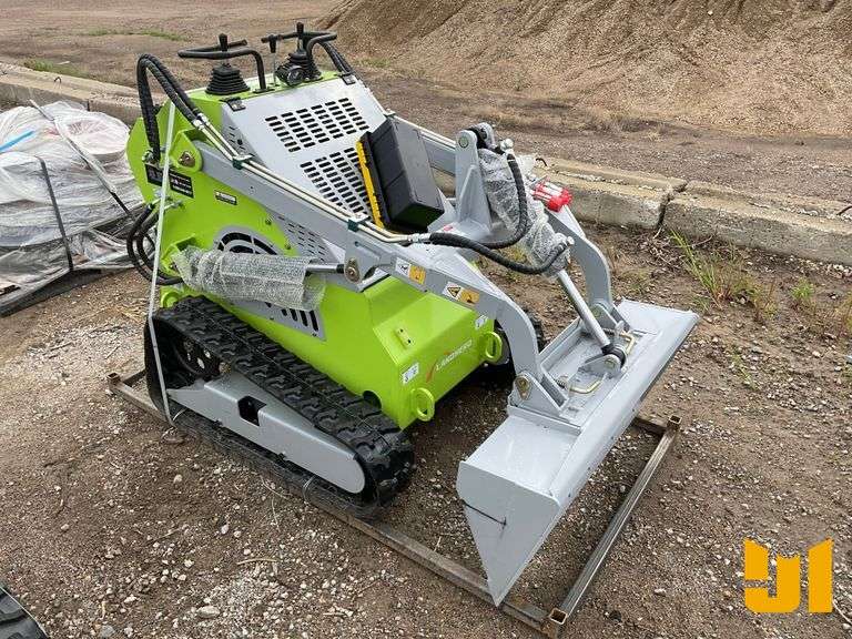 UNUSED 2025.5 LANDHERO LDH-T460 STAND ON MULTI TERRAIN LOADER SN: 25010608010YM