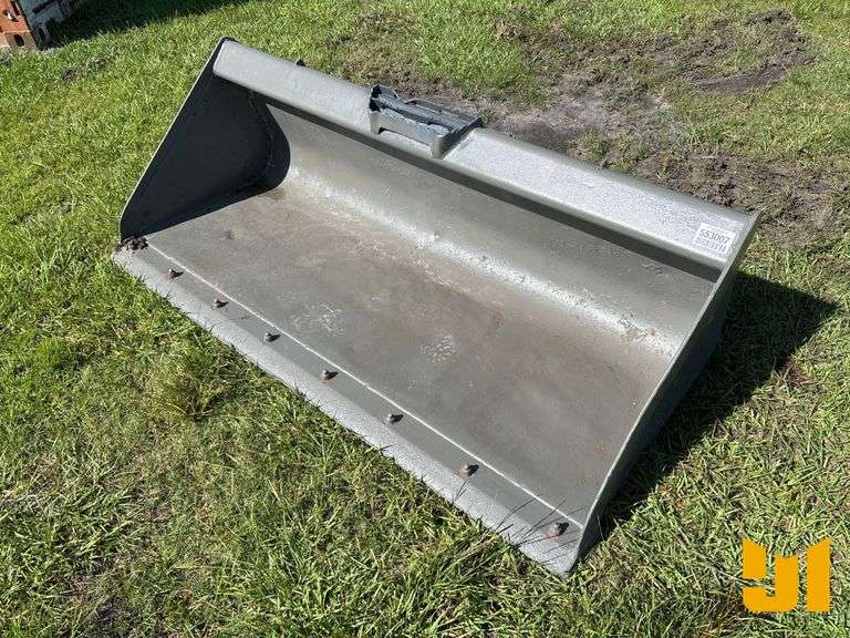 BRADCO 19420 76” INCH SMOOTH BUCKET SN: 106713