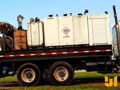 2010 INTERNATIONAL 7400 SBA T/A FUEL & LUBE TRUCK VIN: 1HTWGAAT8AJ214575