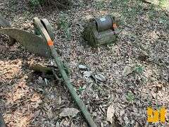 VINTAGE JOHN DEERE SINGLE BOTTOM PLOW & GEAR BOX