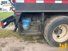 2010 INTERNATIONAL 7400 SBA T/A FUEL & LUBE TRUCK VIN: 1HTWGAAT8AJ214575