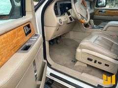 2007 LINCOLN NAVIGATOR VIN: 5LMFL27507LJ17609 2WD