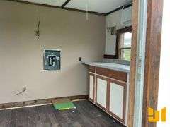 20’6”L X 8’6”W LIVING QUARTERS