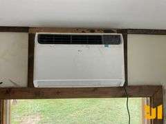 20’6”L X 8’6”W LIVING QUARTERS