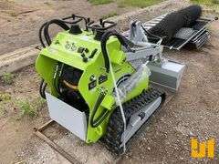 UNUSED 2025.5 LANDHERO LDH-T460 STAND ON MULTI TERRAIN LOADER SN: 25010608010YM