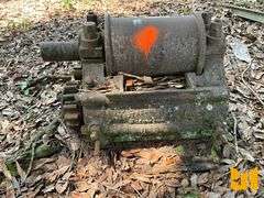 VINTAGE JOHN DEERE SINGLE BOTTOM PLOW & GEAR BOX