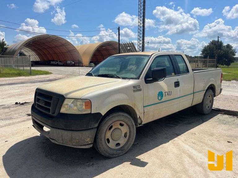 2006 FORD F-150 XL EXTENDED CAB 4X2 PICKUP VIN: 1FTRX12W56KD85188