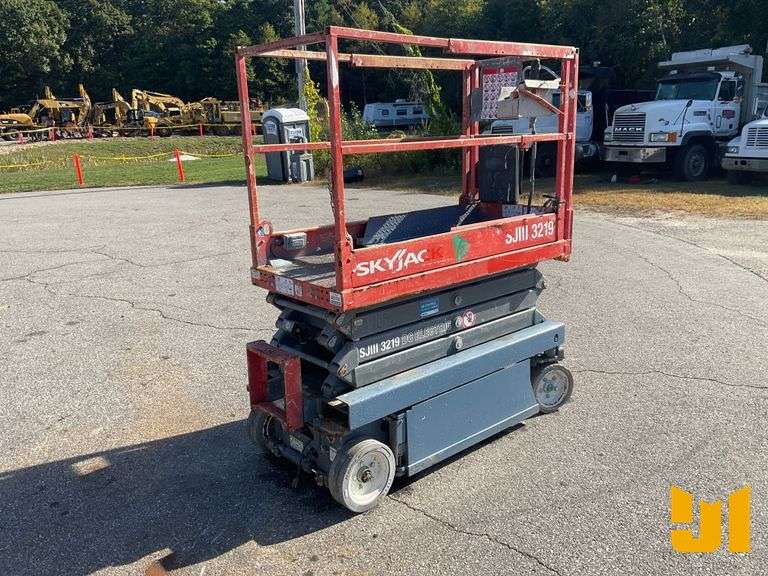 SKYJACK SJ-3219 19FT SCISSOR LIFT SN: 22046408