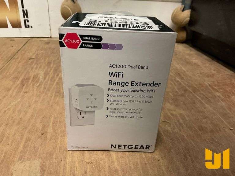 UNUSED NETGEAR AC1200 WIFI RANGE EXTENDER, DUAL BAND WIFI UP