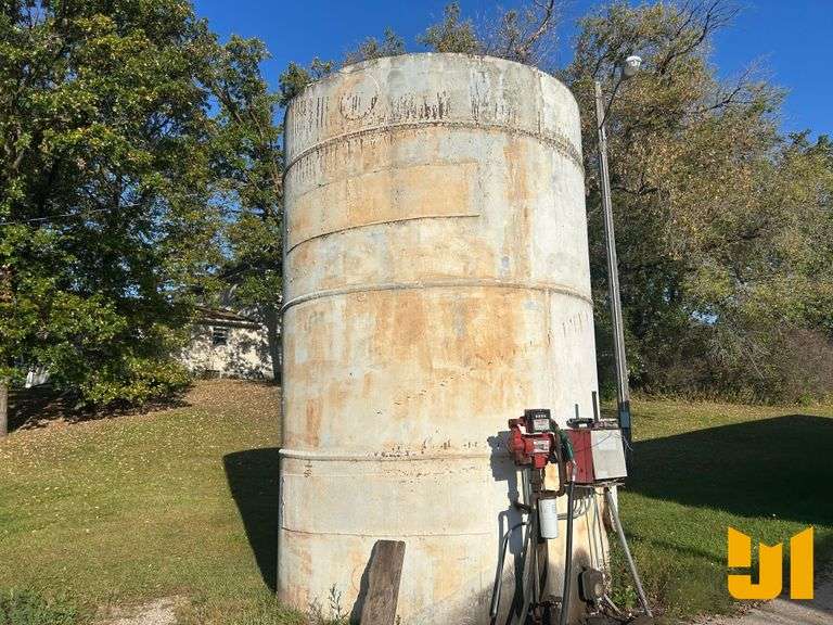 DIESEL 10000 GALLON BARREL AND FILL RITE PUMP WITH METER BULK FUEL TANK