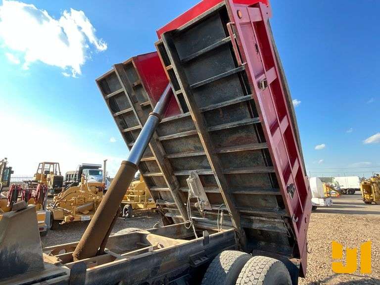 1997 FORD LOUISVILLE L8513 SINGLE AXLE DUMP TRUCK VIN