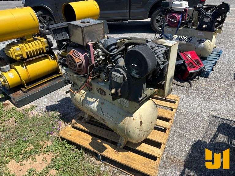 2007 I/R 30GAL STATIONARY AIR COMPRESSOR SN: 00172233