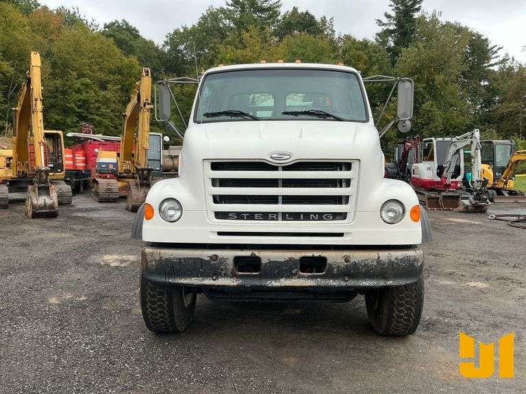 2001 STERLING TRUCK L7500 S/A VAC VIN: 2FZAA0AK51AF13774