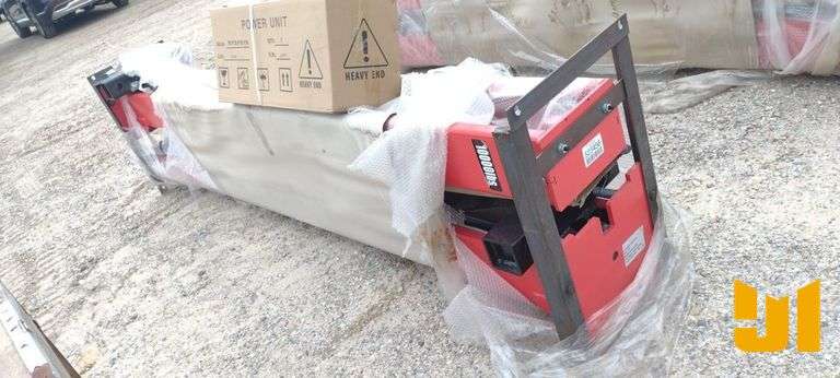 UNUSED SDJ-4000 9200 LB HD CAR LIFT