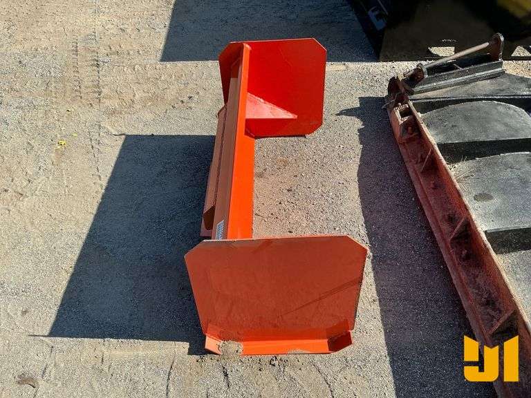 UNUSED KC 48" MINI UNIVERSAL ATTACH SNOW PUSHER