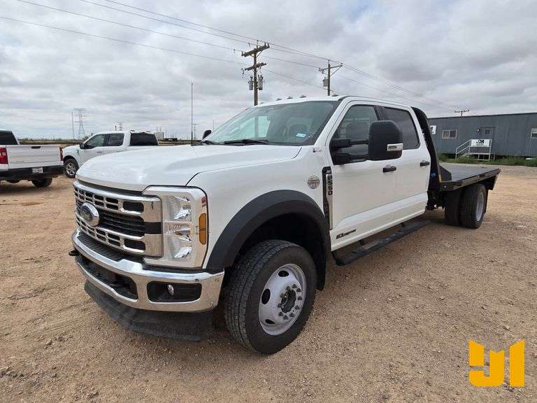 2024 FORD F-550 XLT SD CREW CAB 4X4 FLATBED TRUCK VIN: 1FD0W5HT1REC75656