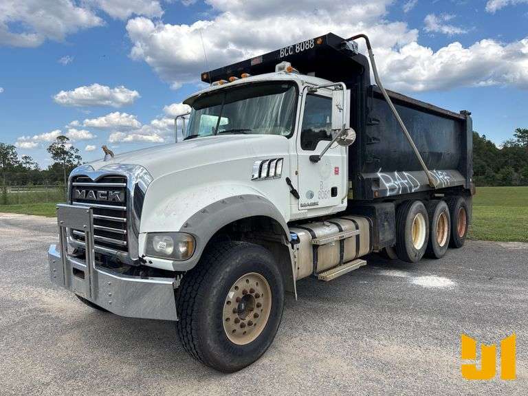 2011 MACK GU713 (GRANITE) TRI-AXLE DUMP TRUCK VIN