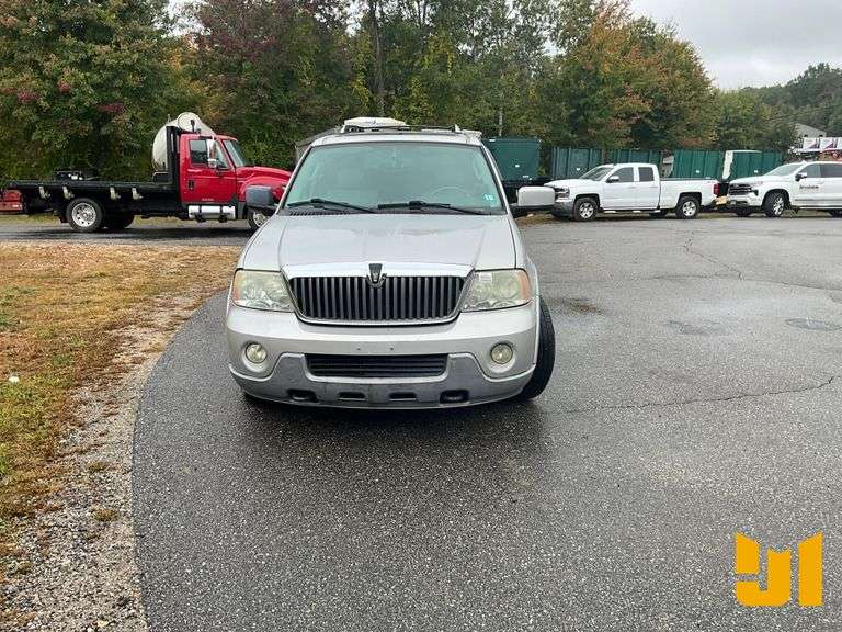 2004 LINCOLN NAVIGATOR VIN: 5LMFU28R14LJ28905 AWD