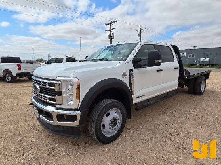 2024 FORD F-550 XLT SD CREW CAB 4X4 FLATBED TRUCK VIN: 1FD0W5HT2REC75469