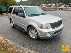 2004 LINCOLN NAVIGATOR VIN: 5LMFU28R14LJ28905 AWD
