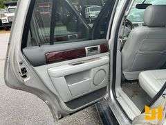 2004 LINCOLN NAVIGATOR VIN: 5LMFU28R14LJ28905 AWD