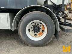 2001 STERLING TRUCK L7500 S/A VAC VIN: 2FZAA0AK51AF13774