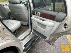 2004 LINCOLN NAVIGATOR VIN: 5LMFU28R14LJ28905 AWD