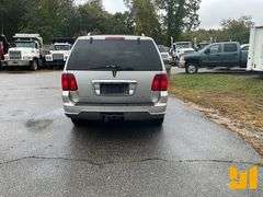 2004 LINCOLN NAVIGATOR VIN: 5LMFU28R14LJ28905 AWD