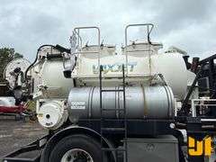 2001 STERLING TRUCK L7500 S/A VAC VIN: 2FZAA0AK51AF13774