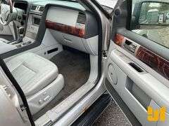 2004 LINCOLN NAVIGATOR VIN: 5LMFU28R14LJ28905 AWD