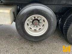 2007 PETERBILT 357 TRI-AXLE DUMP TRUCK VIN: 1XPADB0X07N698705