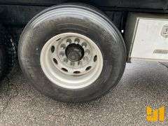 2007 PETERBILT 357 TRI-AXLE DUMP TRUCK VIN: 1XPADB0X07N698705