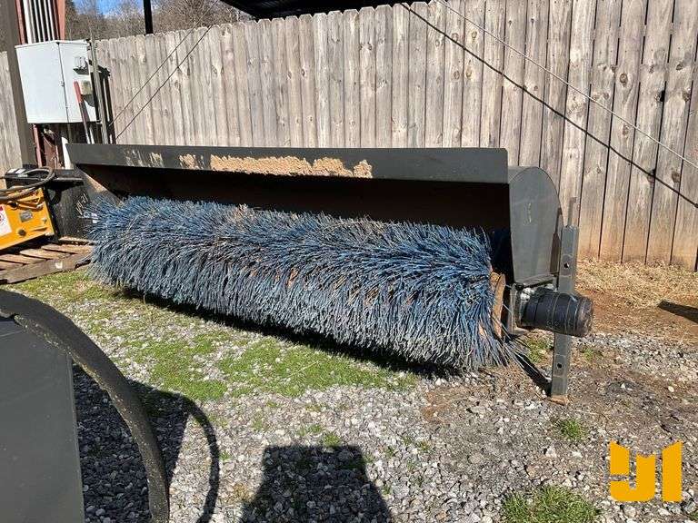 HYDRAULIC BROOM SN: 1100140