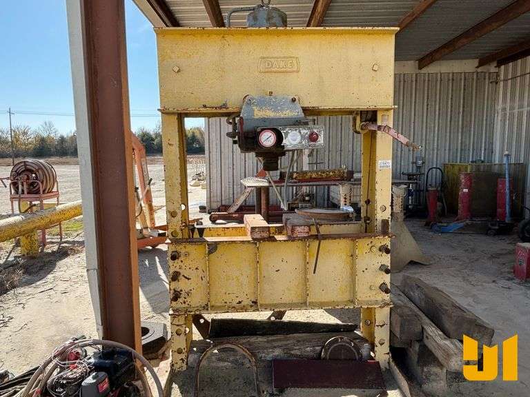 DAKE 6-650 150 TON H-FRAME AIR OPERATED HYDRAULIC PRESS