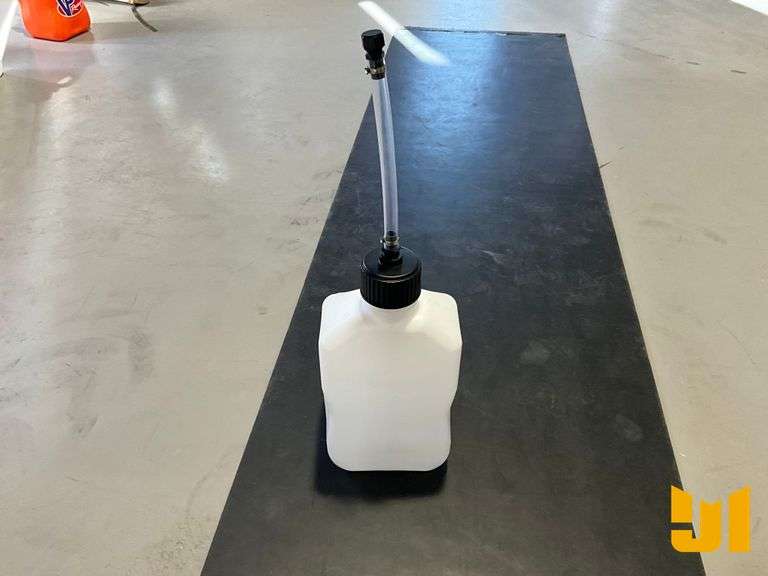 UNUSED  VP RACING 5.5 GALLON FUEL JUG