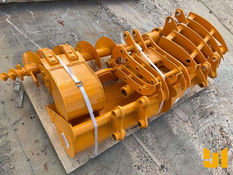 UNUSED 2025 GIYI ATTACHMENT SET  TO FIT CAT 301