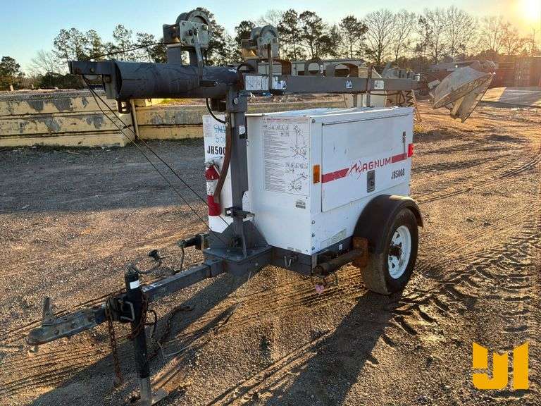 2012 MAGNUM 4 BULB LIGHT TOWER SN: 1221533