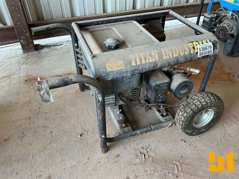 TITAN INDUSTRIAL PORTABLE GENERATOR