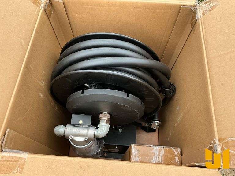 FUEL BOSS 3/4" AUTOMATIC FUEL HOSE REEL