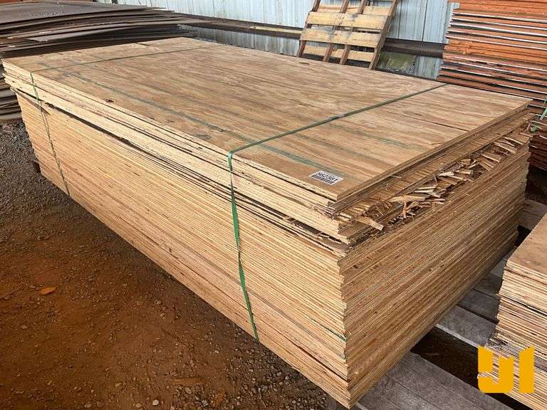 STACK OF 4’ X 8’ ASSORTED PLYWOOD