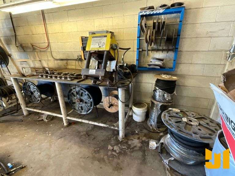 WEATHERHEAD T440 HYDRAULIC HOSE CRIMPER WITH DIE SET AND HOSE