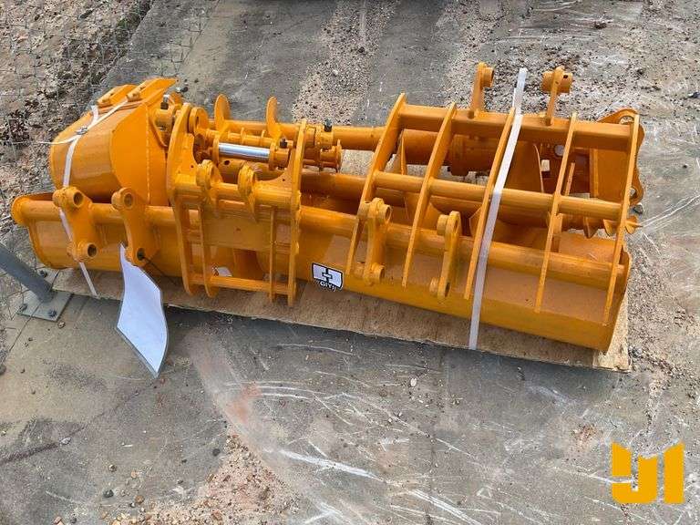 UNUSED GIYI ATTACHMENT SET TO FIT CAT 301