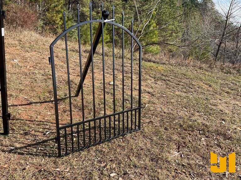 SWING GATE
