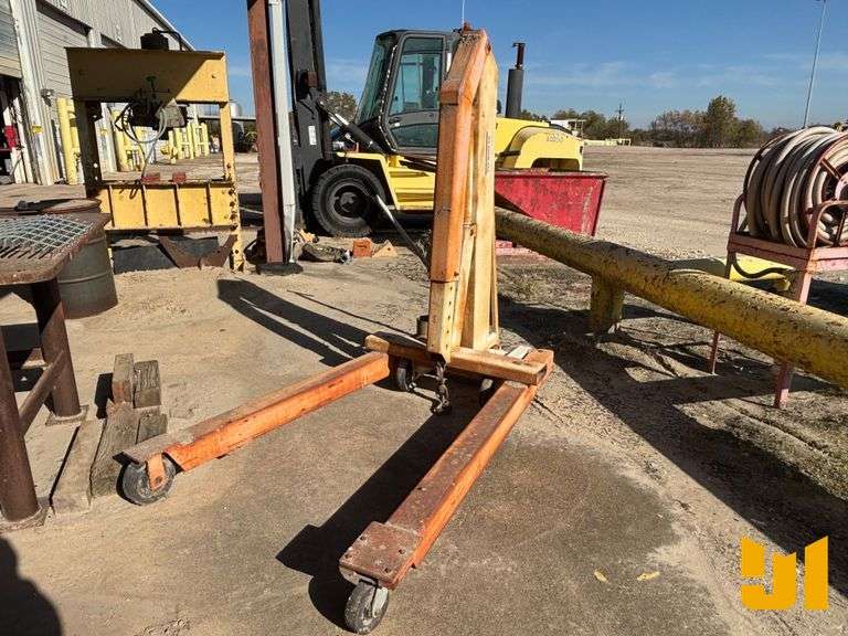 SPX POWER  TEAM 4,400 LB. HEAVY DUTY MOBILE CRANE